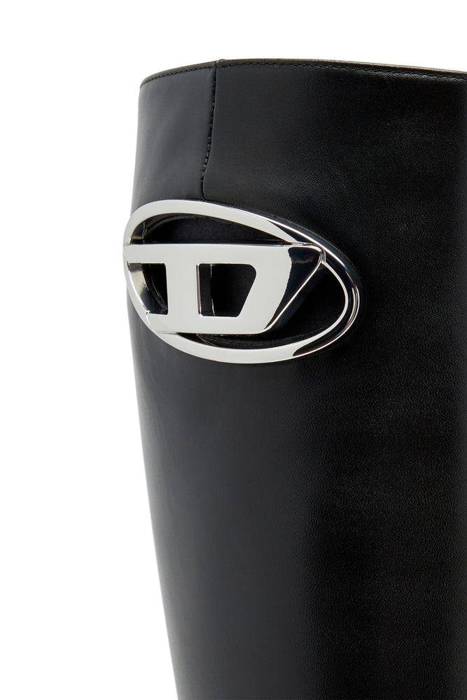 D-Venus-Leather boots with oval D plaque
